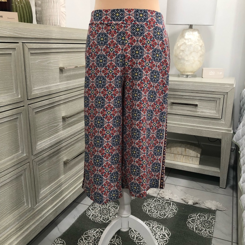 Max Studio Multicolor Patterned Capris